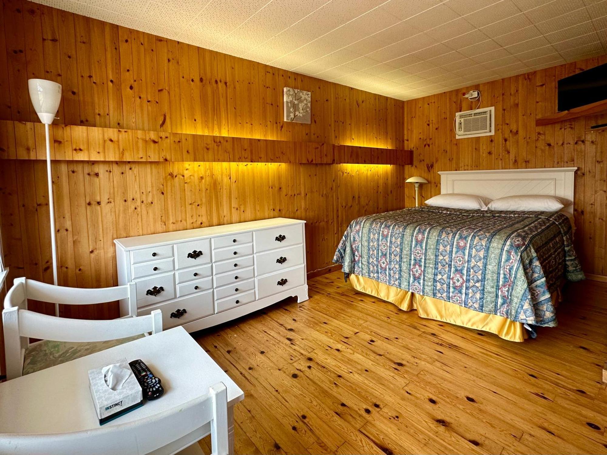 The Waterfront Motel Grand Barachois Buitenkant foto