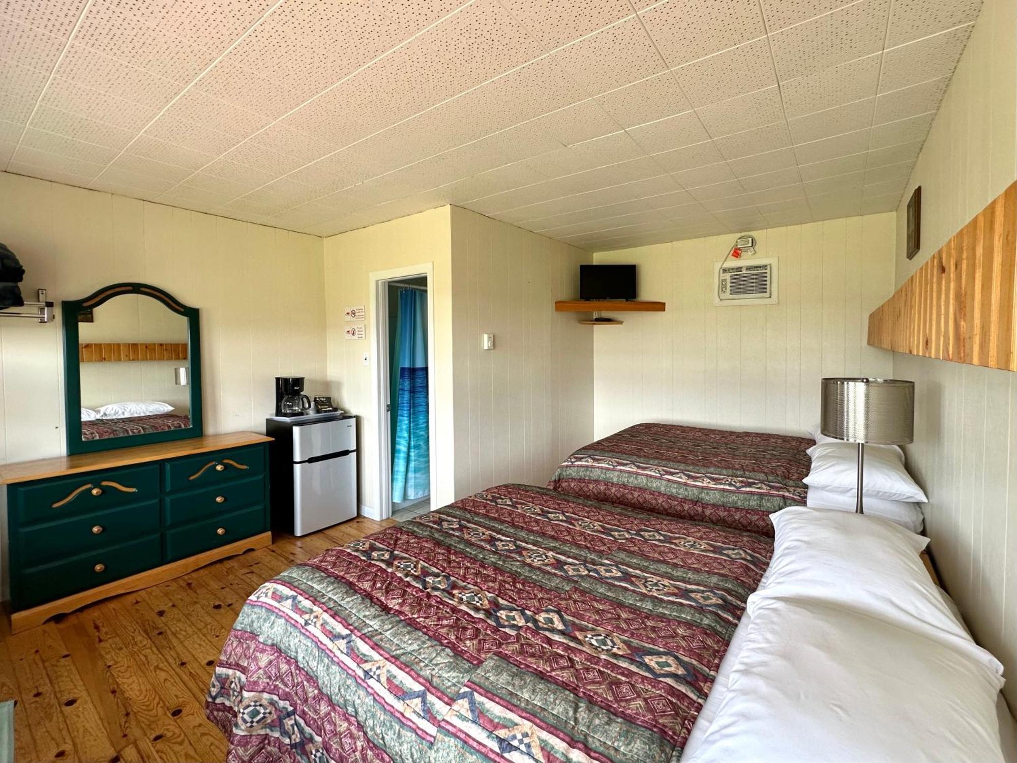 The Waterfront Motel Grand Barachois Buitenkant foto